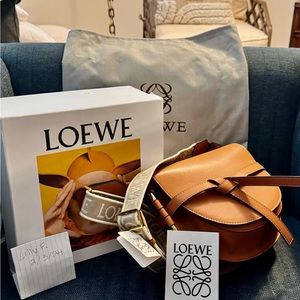 New with tags, never worn - Loewe Small Gate bag in soft calfskin in Tan